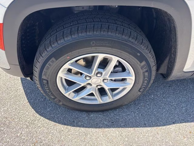 2026 Silver Zynith Jeep Grand Cherokee Laredo X 4X4 SUV