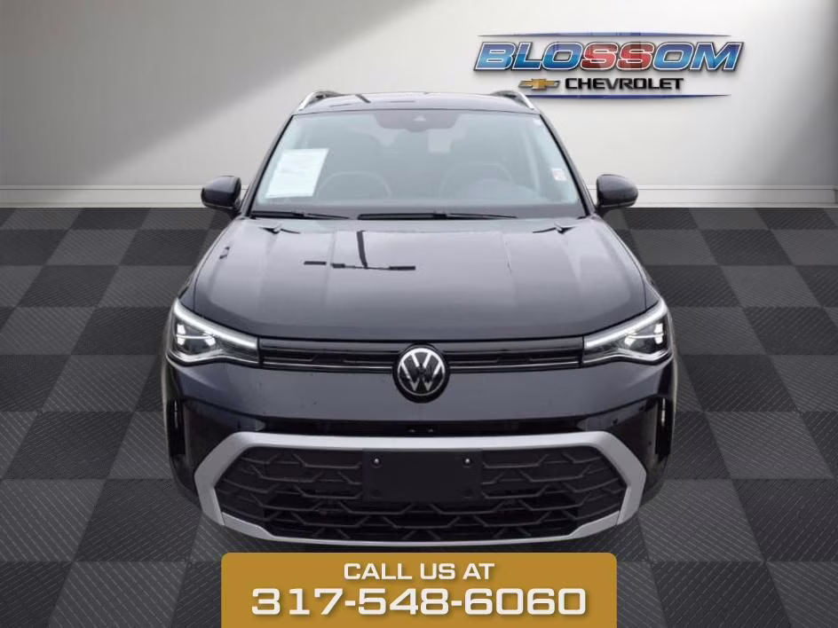 2025 Black Volkswagen Taos 1.5T SE AWD SUV