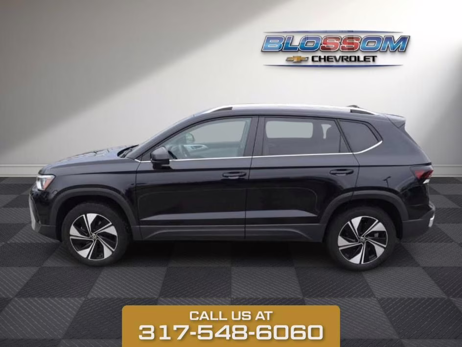 2025 Black Volkswagen Taos 1.5T SE AWD SUV