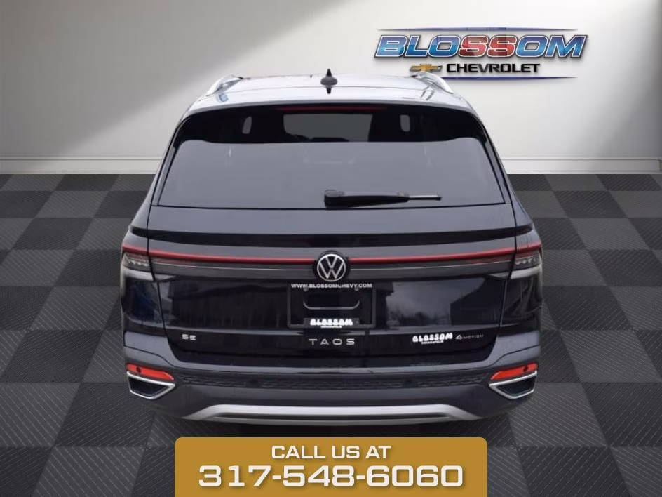 2025 Black Volkswagen Taos 1.5T SE AWD SUV
