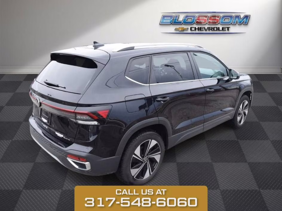 2025 Black Volkswagen Taos 1.5T SE AWD SUV