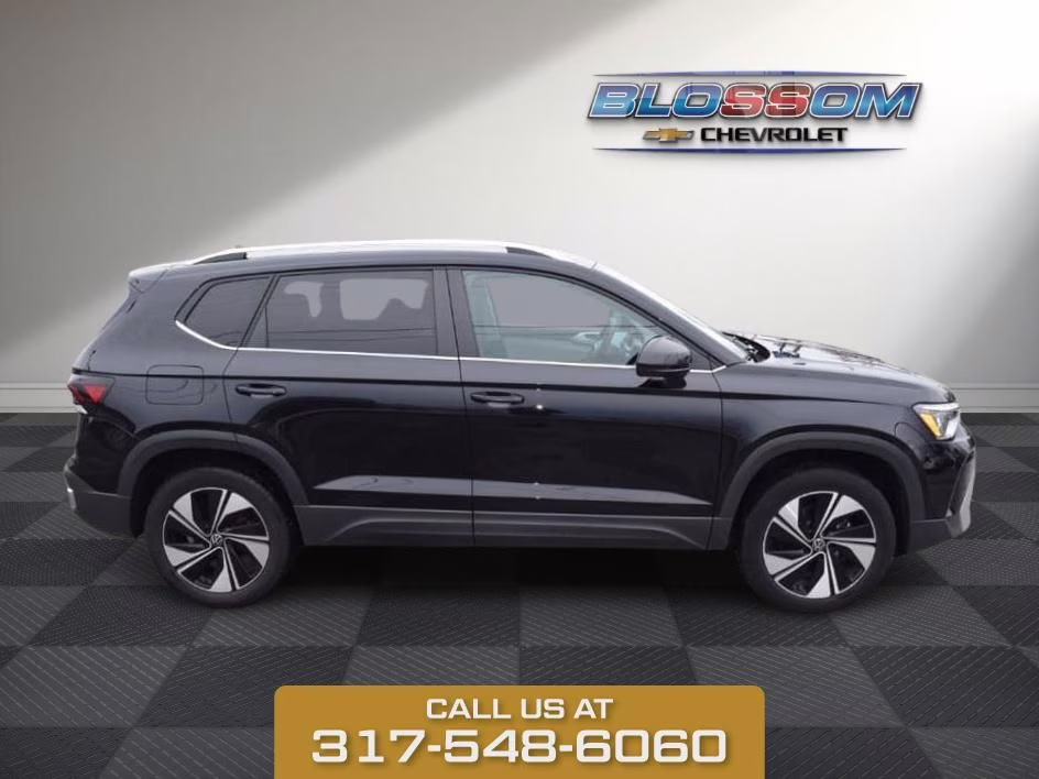 2025 Black Volkswagen Taos 1.5T SE AWD SUV