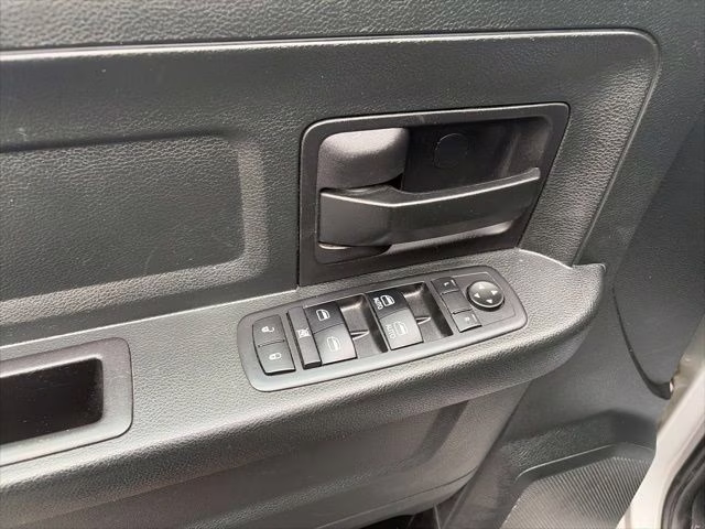 2017 Bright Silver Clearcoat Metallic Ram 1500 Express 4X4 Truck