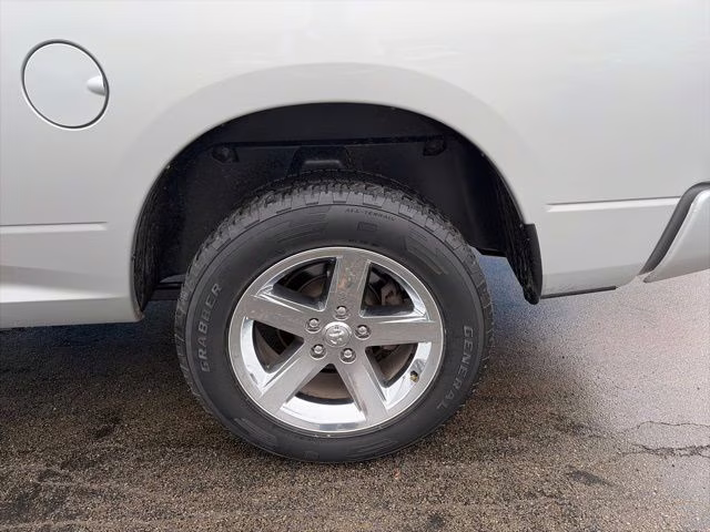 2017 Bright Silver Clearcoat Metallic Ram 1500 Express 4X4 Truck