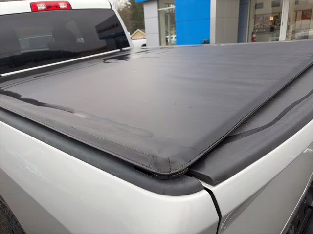 2017 Bright Silver Clearcoat Metallic Ram 1500 Express 4X4 Truck