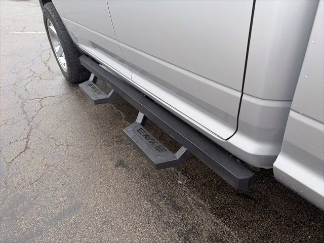 2017 Bright Silver Clearcoat Metallic Ram 1500 Express 4X4 Truck