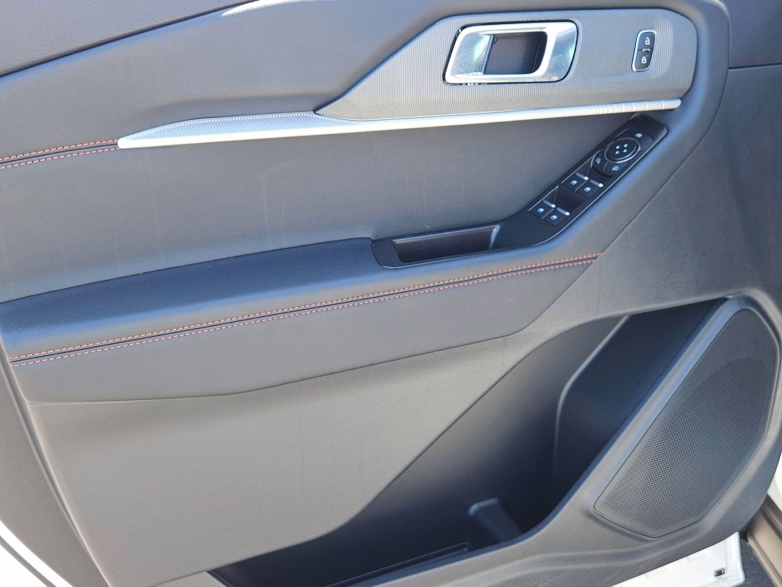 2026 White Ford Explorer ST-Line RWD SUV