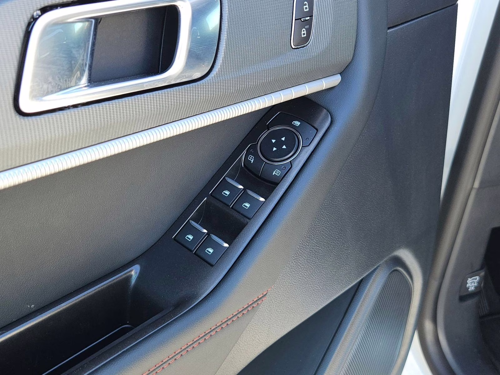 2026 White Ford Explorer ST-Line RWD SUV