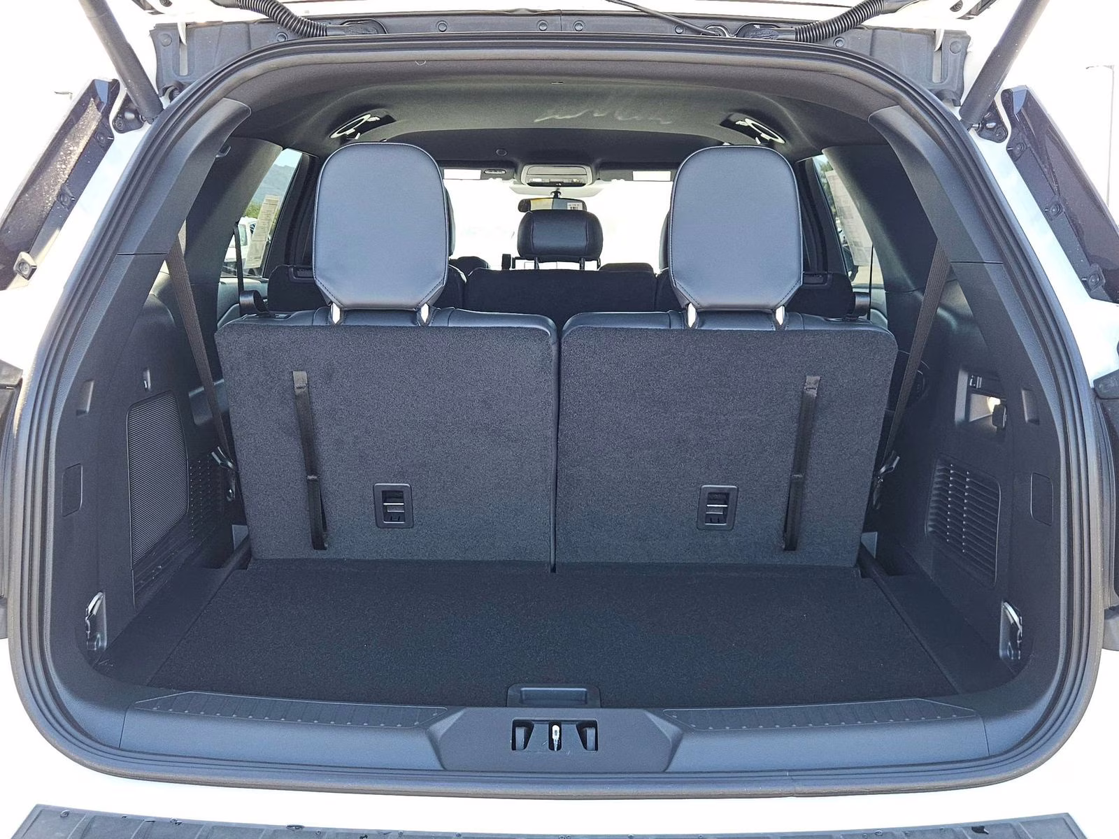 2026 White Ford Explorer ST-Line RWD SUV