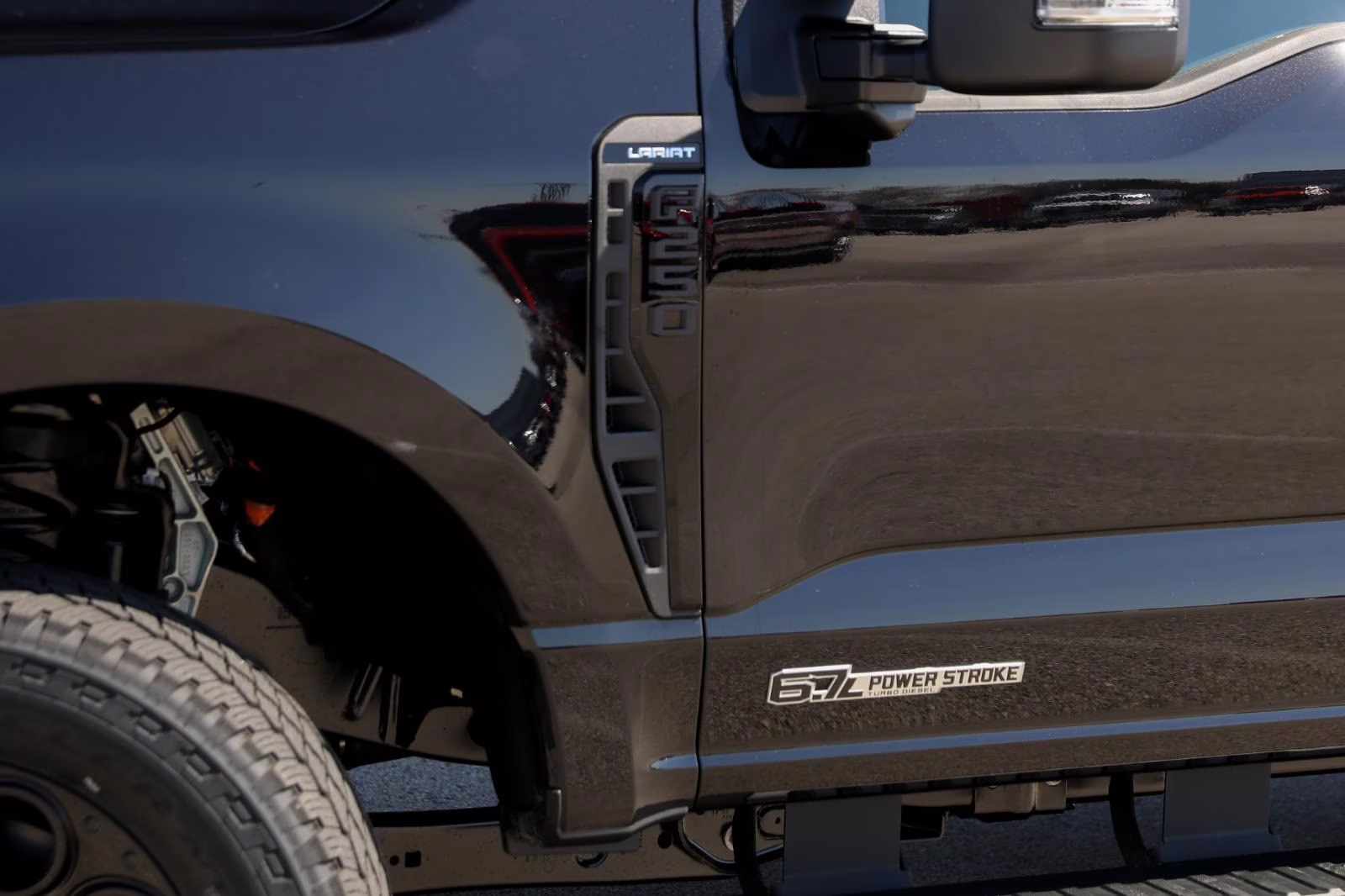 2026 Agate Black Metallic Ford Super Duty F-250 SRW LARIAT 4X4 Truck