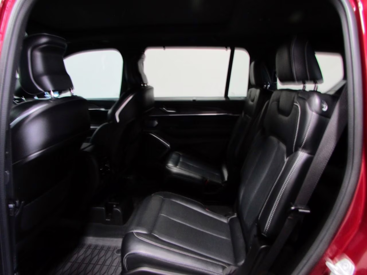 2022 Velvet Red Pearlcoat Jeep Grand Cherokee L Overland 4X4 SUV