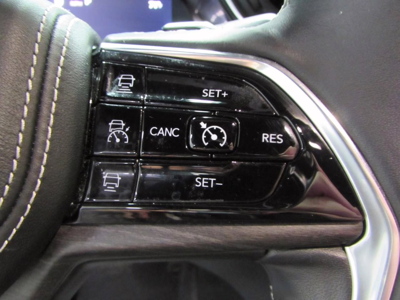 2022 Velvet Red Pearlcoat Jeep Grand Cherokee L Overland 4X4 SUV