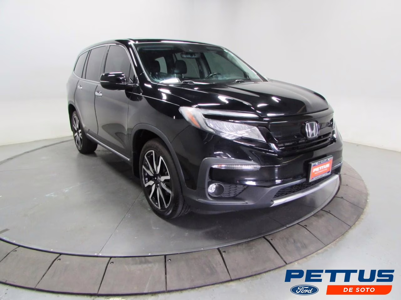 2022 Crystal Black Pearl Honda Pilot Touring 8 Passenger AWD SUV