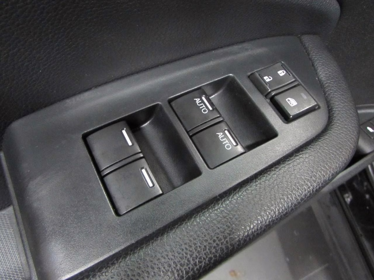 2022 Crystal Black Pearl Honda Pilot Touring 8 Passenger AWD SUV