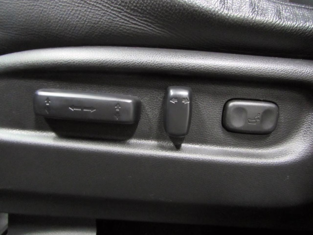 2022 Crystal Black Pearl Honda Pilot Touring 8 Passenger AWD SUV