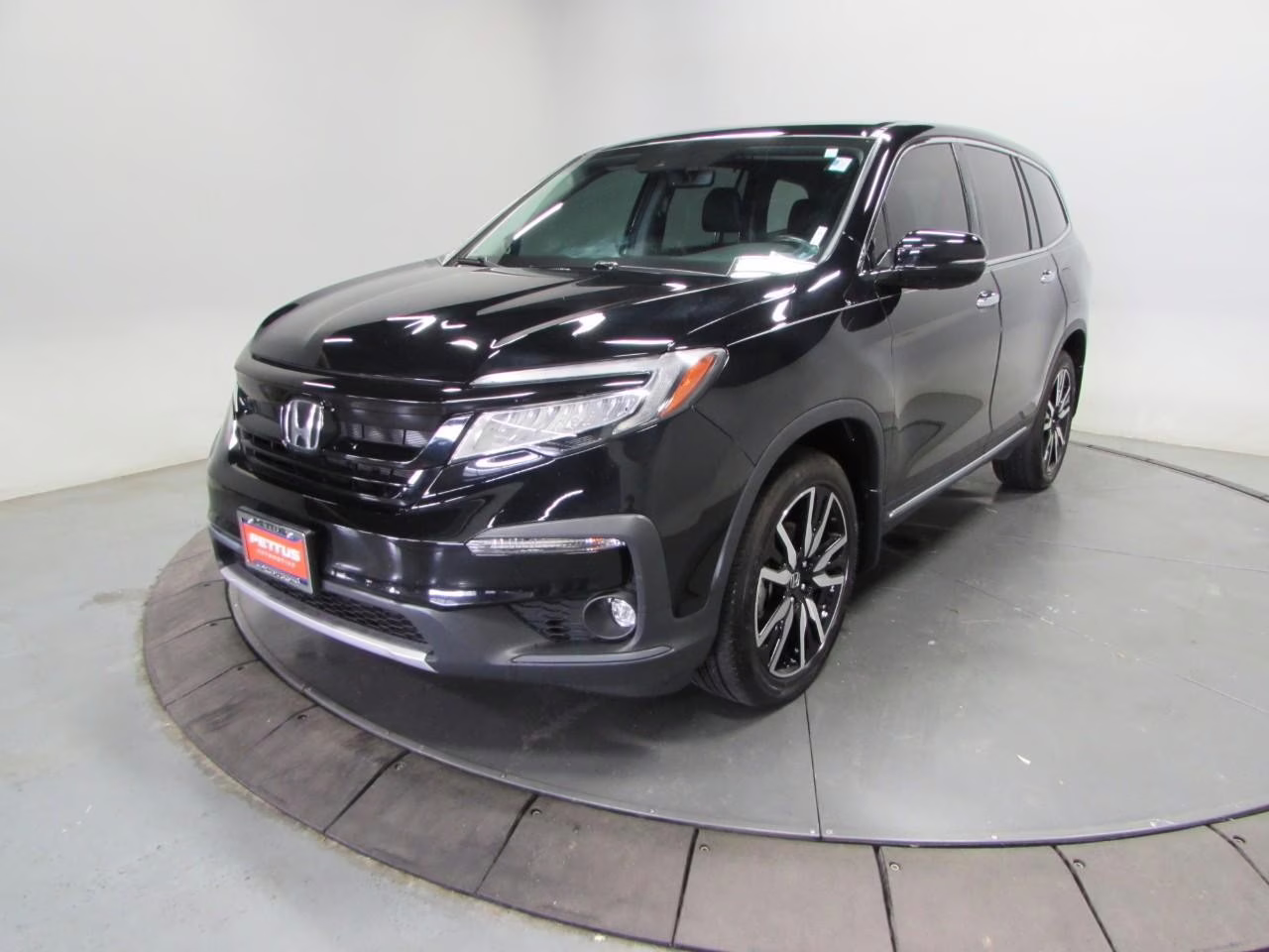 2022 Crystal Black Pearl Honda Pilot Touring 8 Passenger AWD SUV