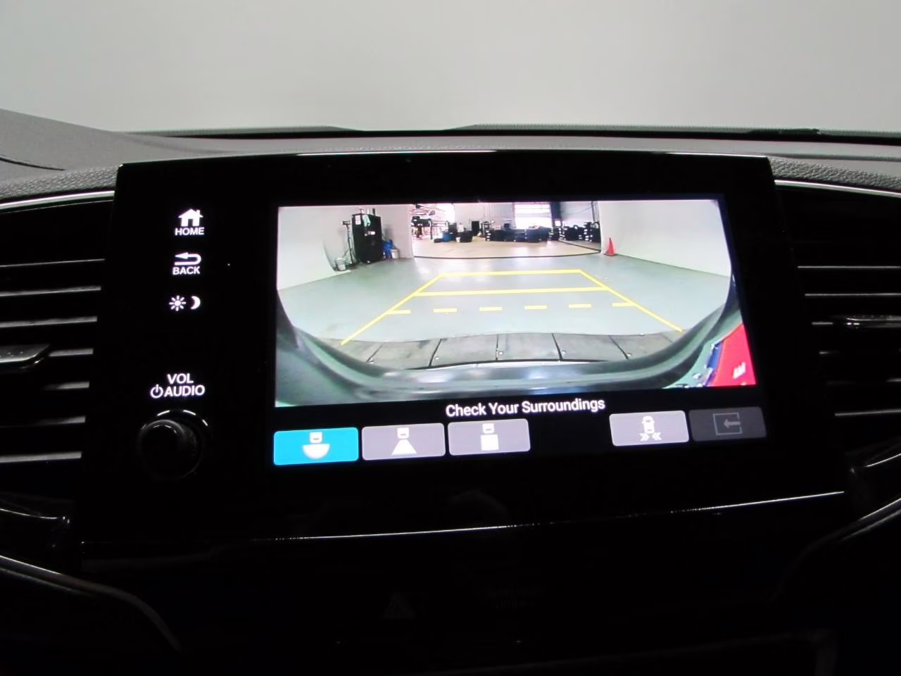 2022 Crystal Black Pearl Honda Pilot Touring 8 Passenger AWD SUV