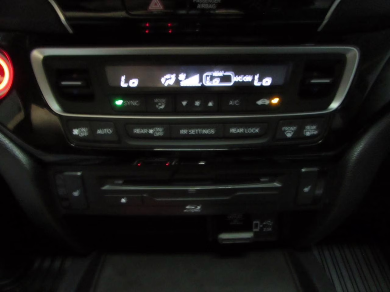 2022 Crystal Black Pearl Honda Pilot Touring 8 Passenger AWD SUV