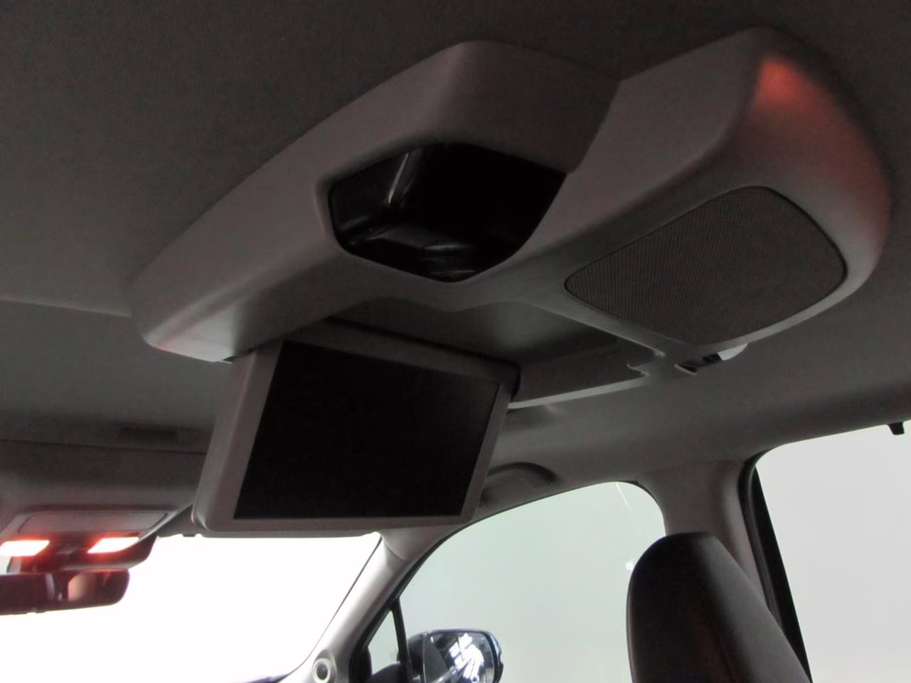 2022 Crystal Black Pearl Honda Pilot Touring 8 Passenger AWD SUV