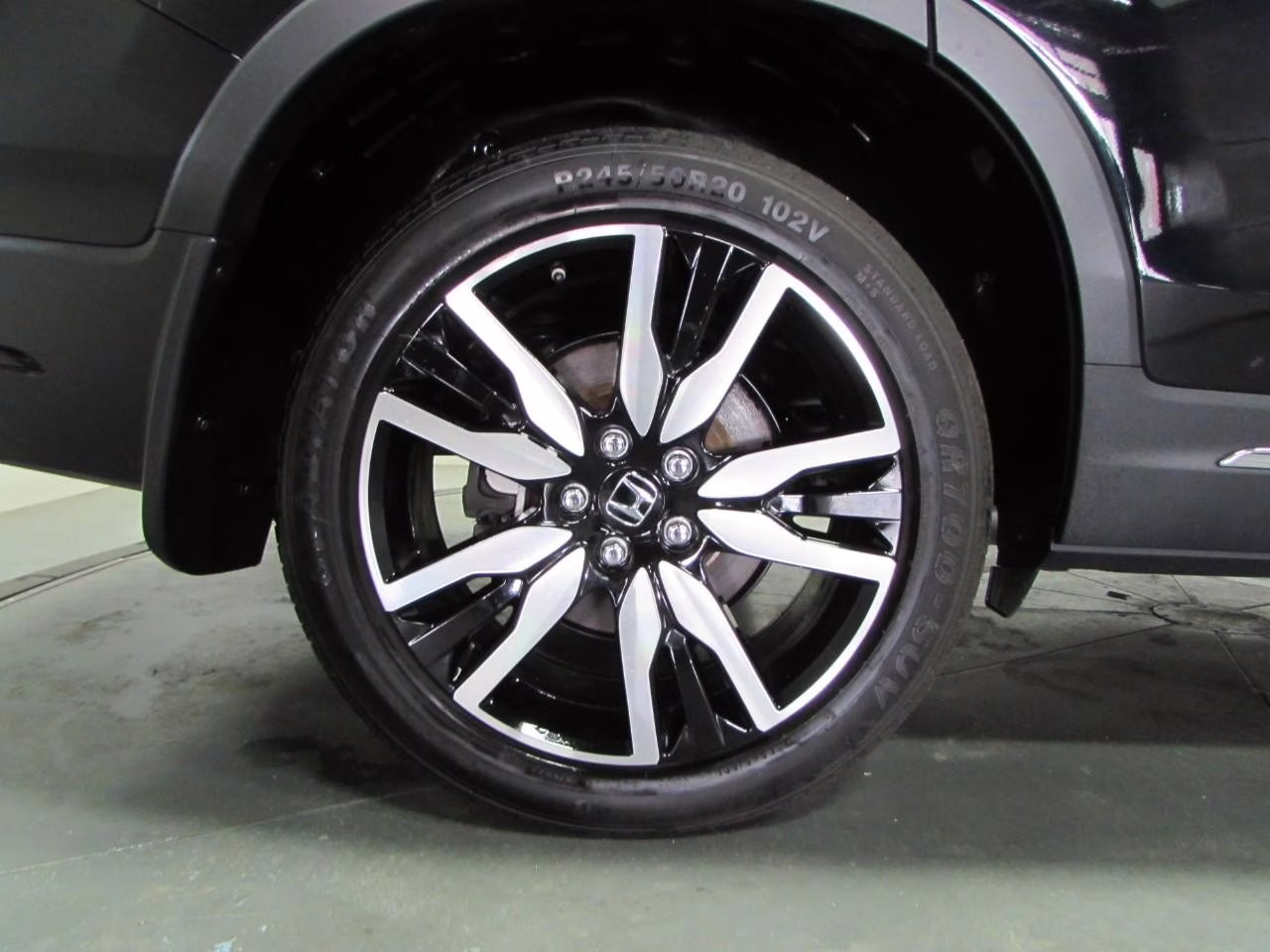 2022 Crystal Black Pearl Honda Pilot Touring 8 Passenger AWD SUV