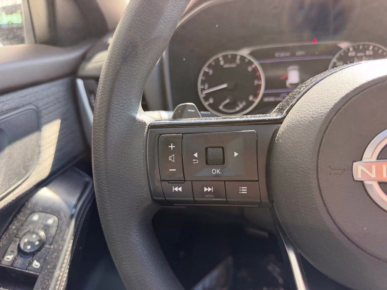 2023 Pearl White Tricoat Nissan Rogue SV AWD SUV