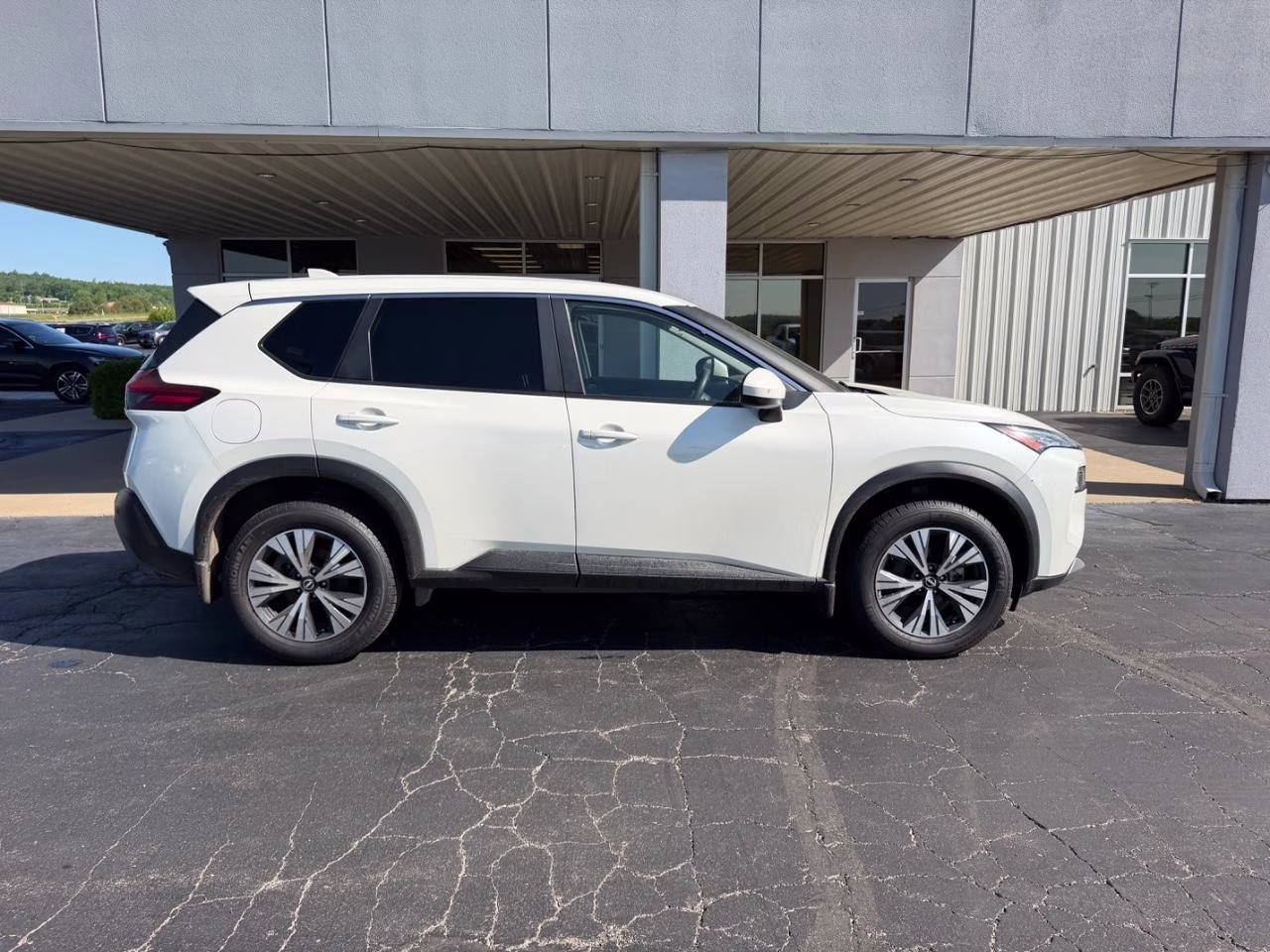2023 Pearl White Tricoat Nissan Rogue SV AWD SUV