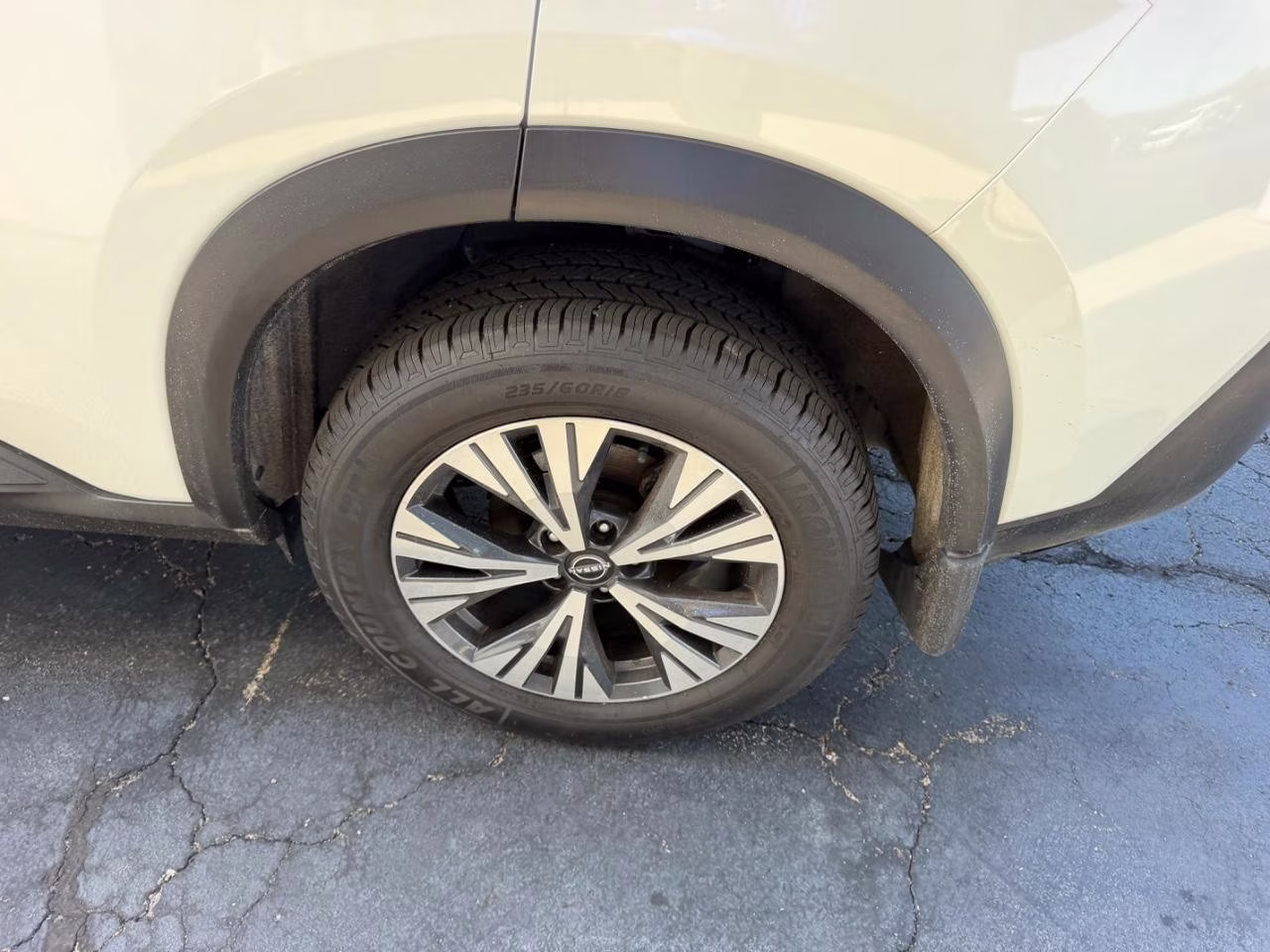 2023 Pearl White Tricoat Nissan Rogue SV AWD SUV