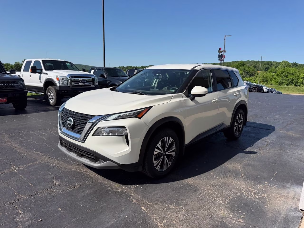 2023 Pearl White Tricoat Nissan Rogue SV AWD SUV