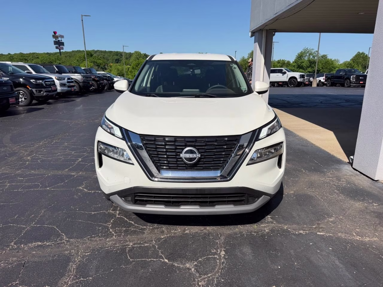 2023 Pearl White Tricoat Nissan Rogue SV AWD SUV