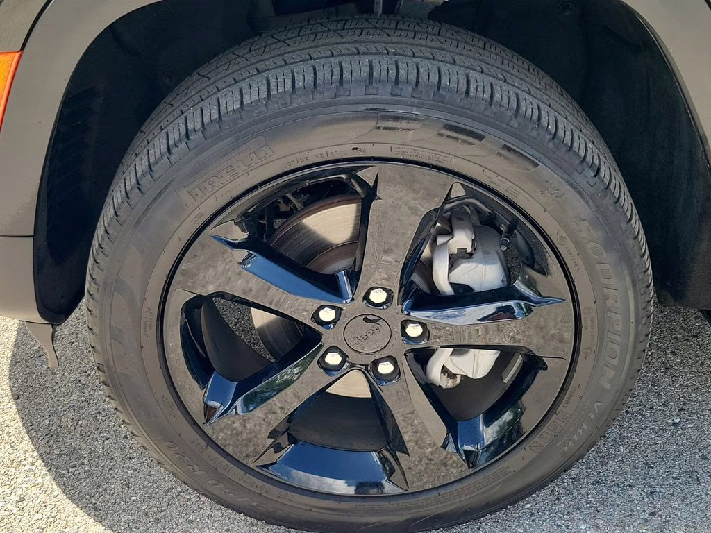 2024 Rocky Mountain Pearlcoat Jeep Grand Cherokee Limited RWD SUV