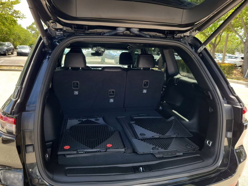 2024 Rocky Mountain Pearlcoat Jeep Grand Cherokee Limited RWD SUV