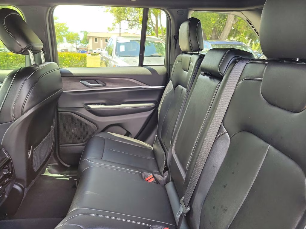 2024 Rocky Mountain Pearlcoat Jeep Grand Cherokee Limited RWD SUV