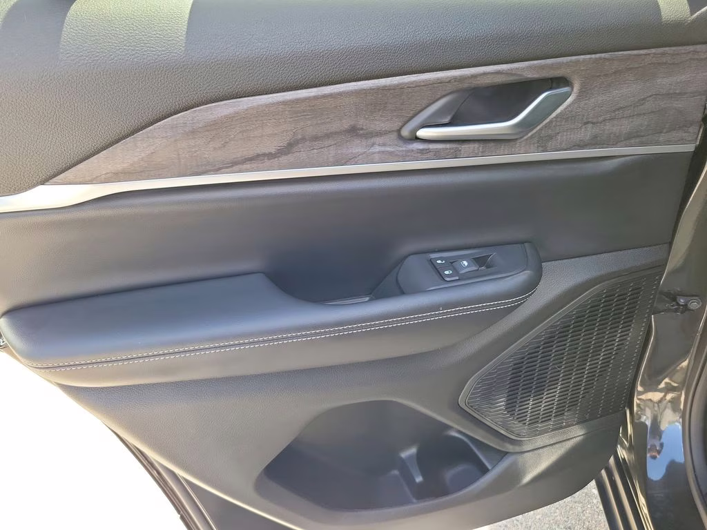 2024 Rocky Mountain Pearlcoat Jeep Grand Cherokee Limited RWD SUV