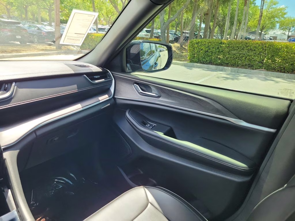 2024 Rocky Mountain Pearlcoat Jeep Grand Cherokee Limited RWD SUV