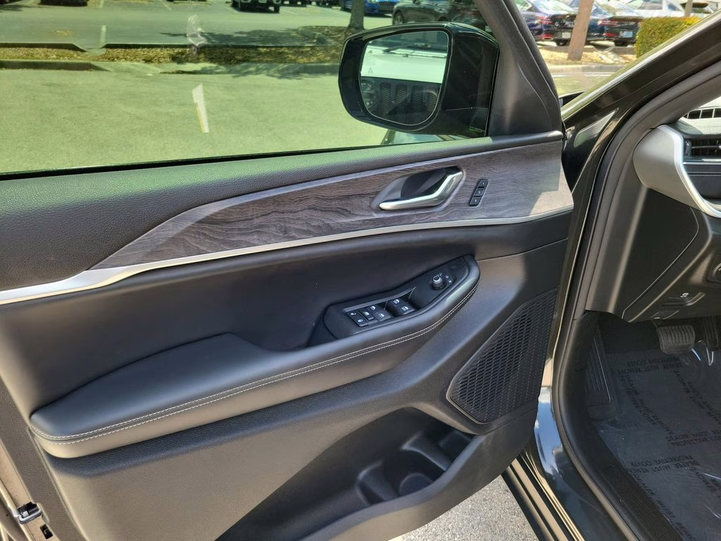 2024 Rocky Mountain Pearlcoat Jeep Grand Cherokee Limited RWD SUV