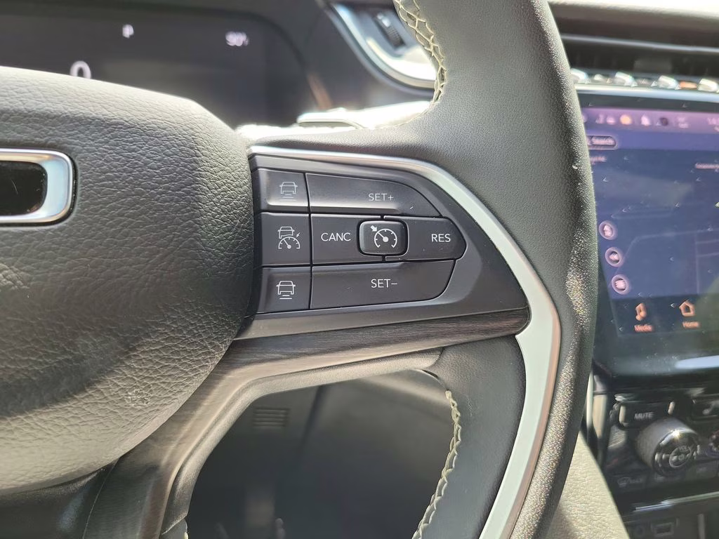 2024 Rocky Mountain Pearlcoat Jeep Grand Cherokee Limited RWD SUV