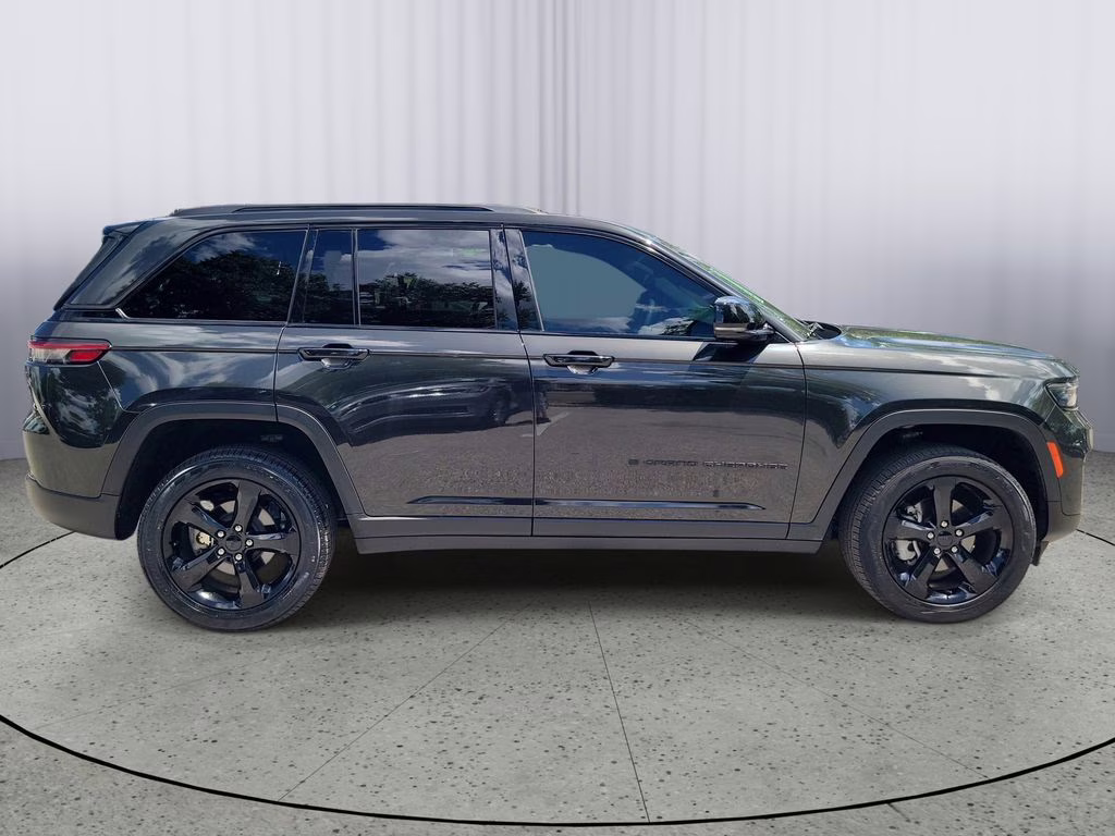 2024 Rocky Mountain Pearlcoat Jeep Grand Cherokee Limited RWD SUV