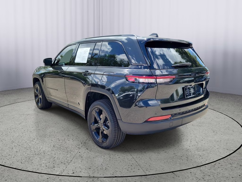 2024 Rocky Mountain Pearlcoat Jeep Grand Cherokee Limited RWD SUV