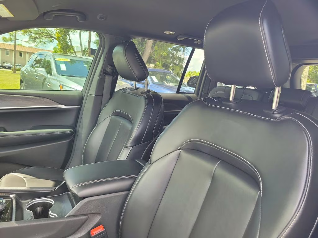 2024 Rocky Mountain Pearlcoat Jeep Grand Cherokee Limited RWD SUV