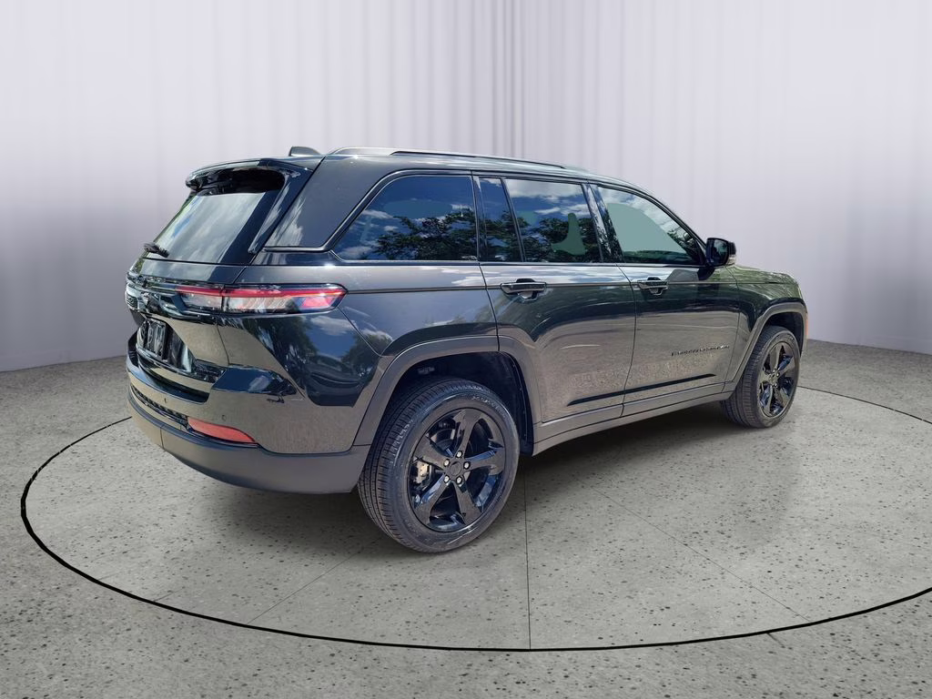 2024 Rocky Mountain Pearlcoat Jeep Grand Cherokee Limited RWD SUV