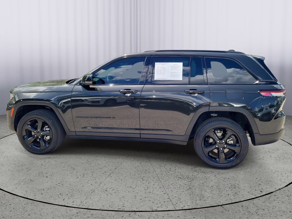 2024 Rocky Mountain Pearlcoat Jeep Grand Cherokee Limited RWD SUV