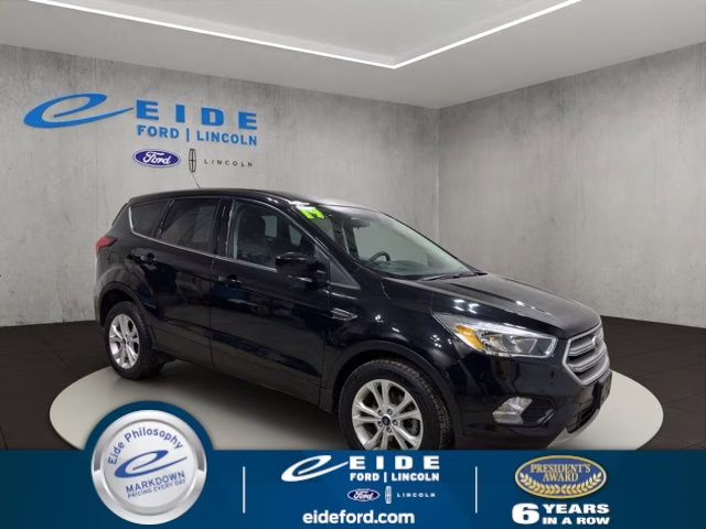 2019 Agate Black Metallic Ford Escape SE FWD SUV