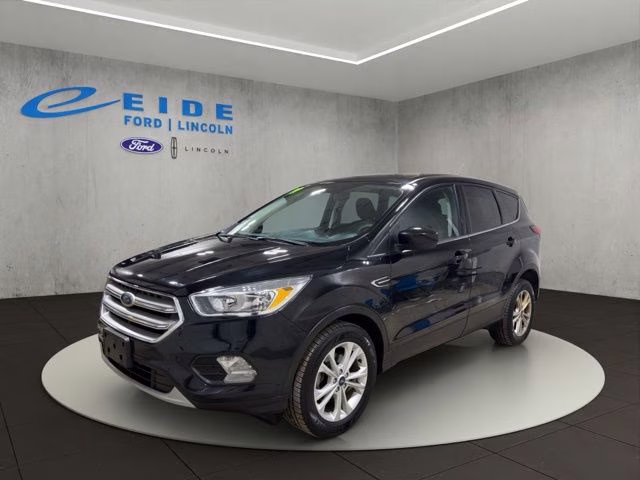 2019 Agate Black Metallic Ford Escape SE FWD SUV