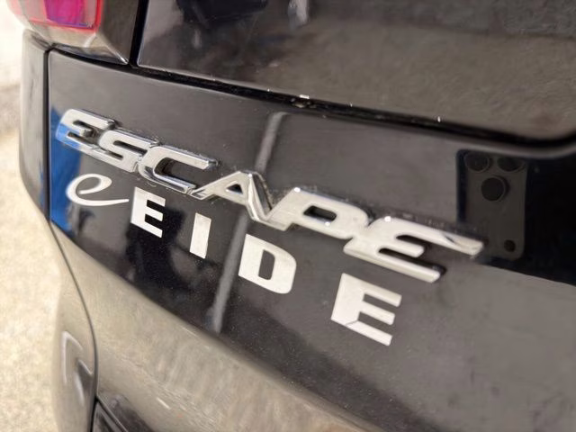2019 Agate Black Metallic Ford Escape SE FWD SUV