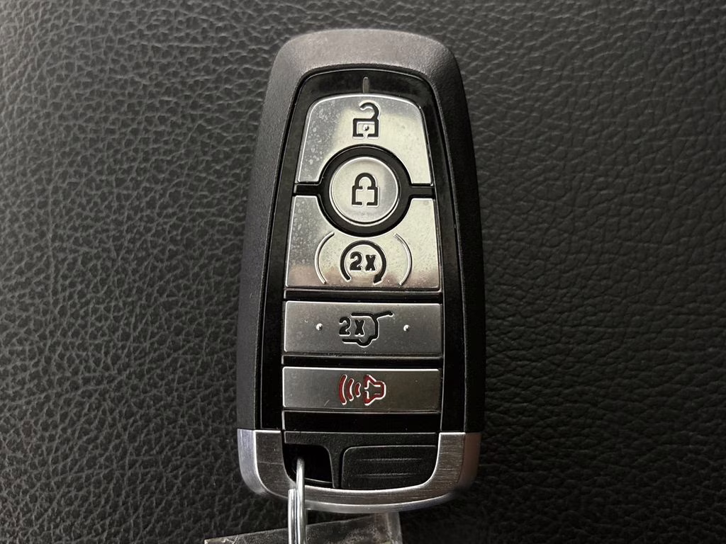 2021 White Metallic Ford Expedition Limited RWD SUV