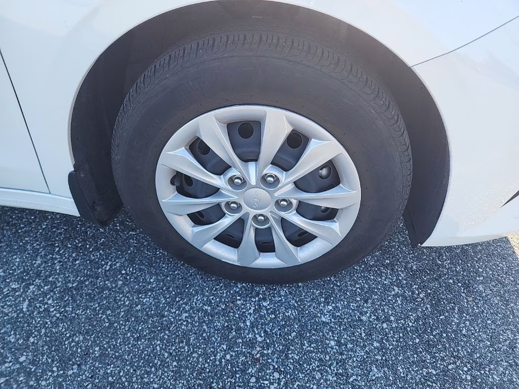 2024 Snow White Pearl Kia Forte LXS FWD Sedan
