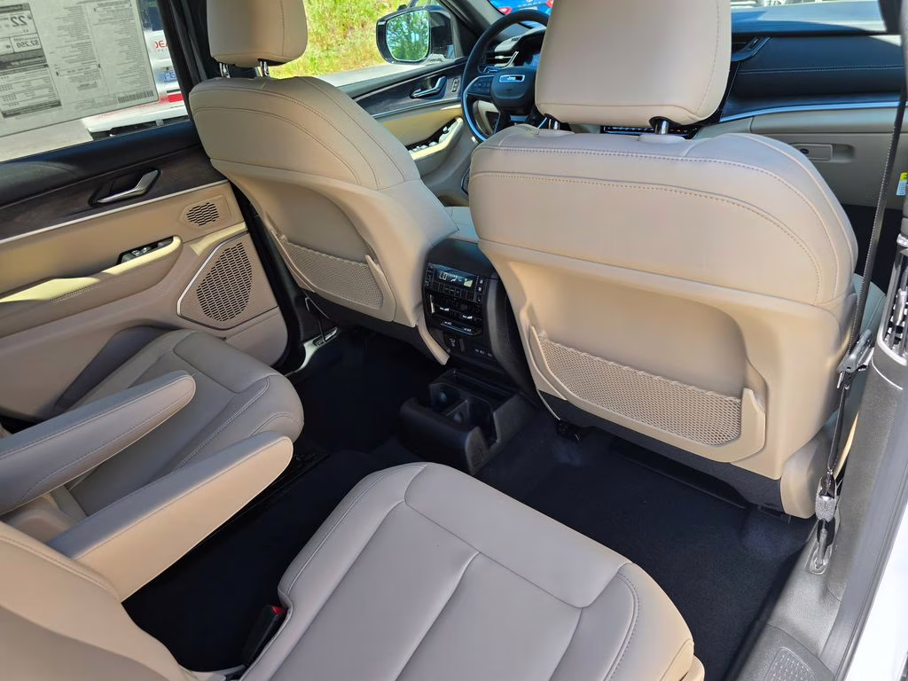 2026 Bright White Clearcoat Jeep Grand Cherokee L Limited 4X4 SUV