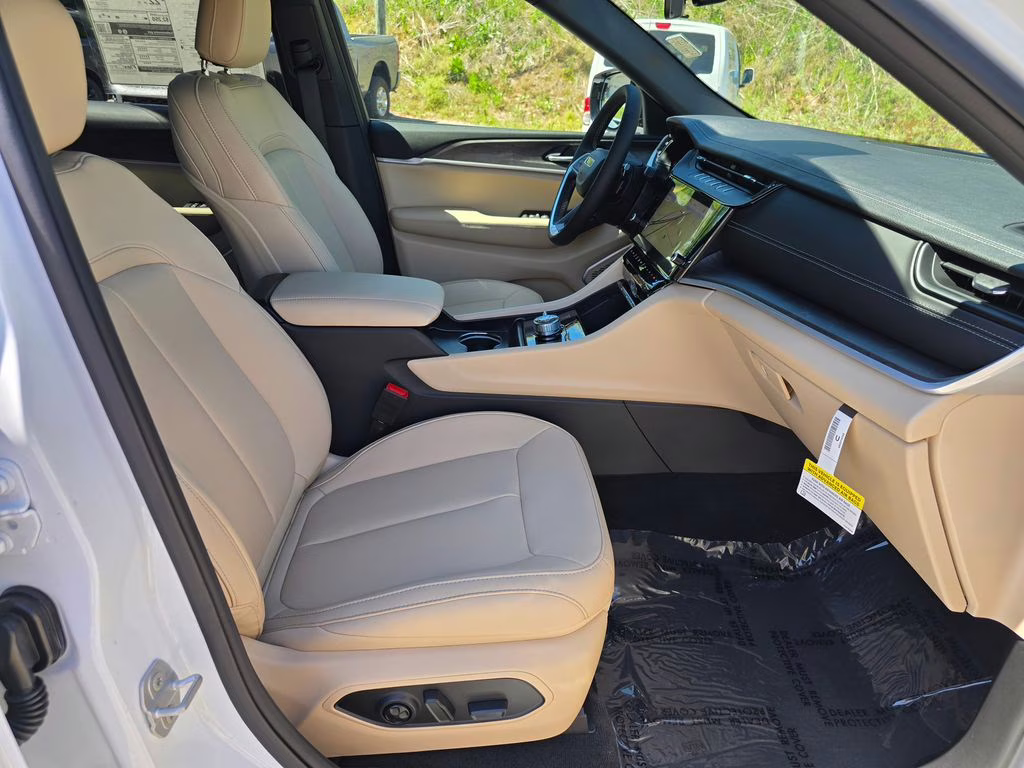 2026 Bright White Clearcoat Jeep Grand Cherokee L Limited 4X4 SUV