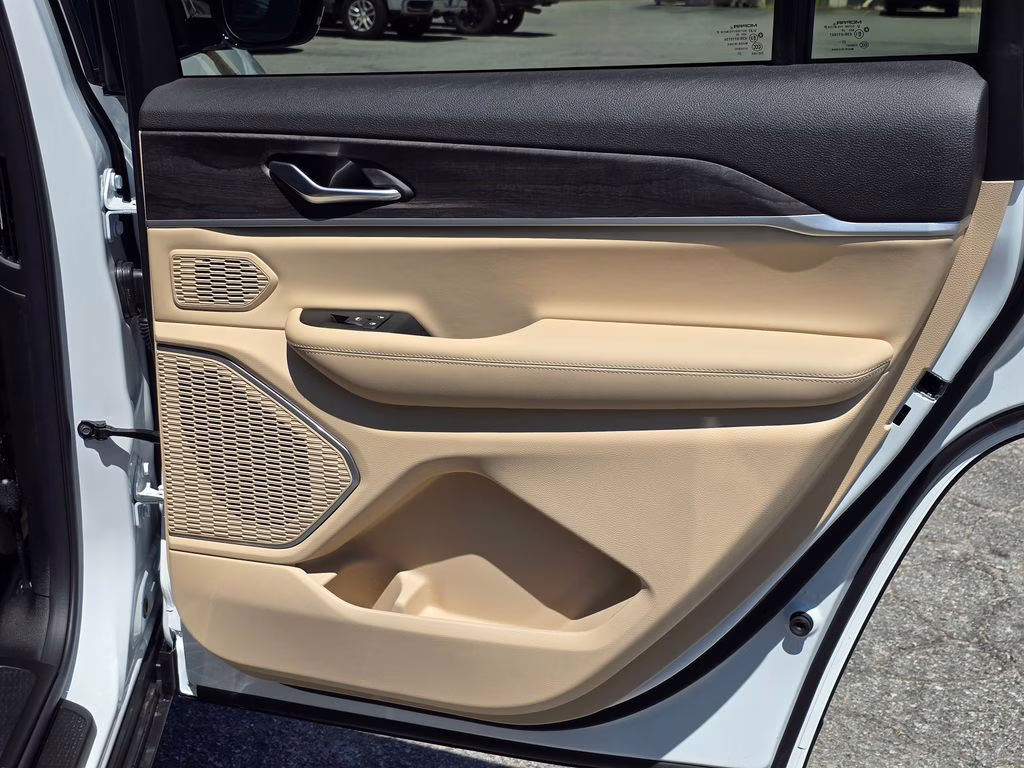 2026 Bright White Clearcoat Jeep Grand Cherokee L Limited 4X4 SUV