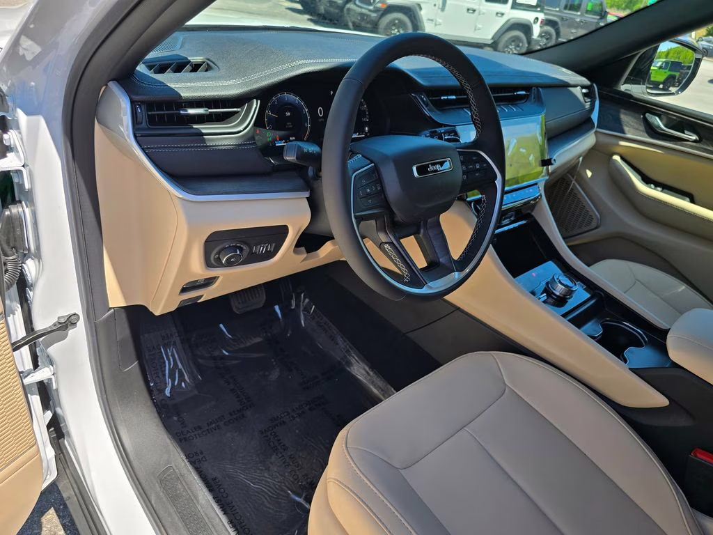 2026 Bright White Clearcoat Jeep Grand Cherokee L Limited 4X4 SUV